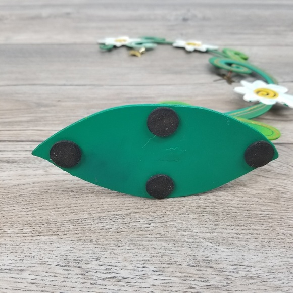 FANCIFUL FLIGHTS Daisy Ornament Stand - Picture 6 of 6